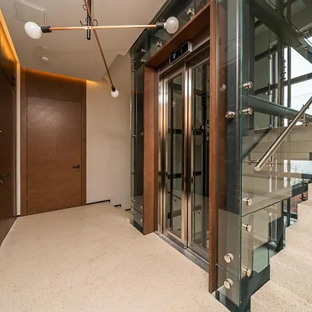 Apartment Lofts & Rosegold Luxury In Elegant 1br With Balcony In Center
